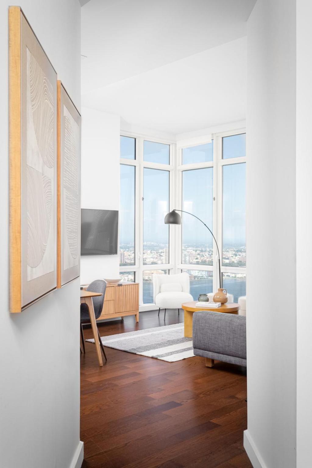 Super 2 Bed 2 Bath Luxury *