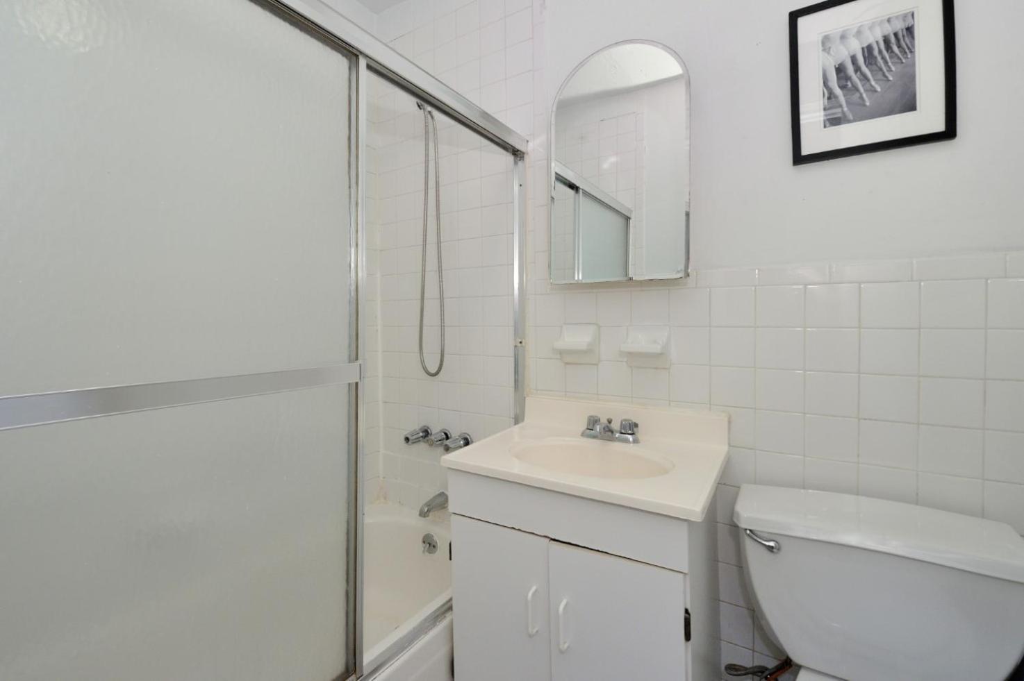 Monthly Nyc Rentals- Stunning 3 Bedroom Unit * New York