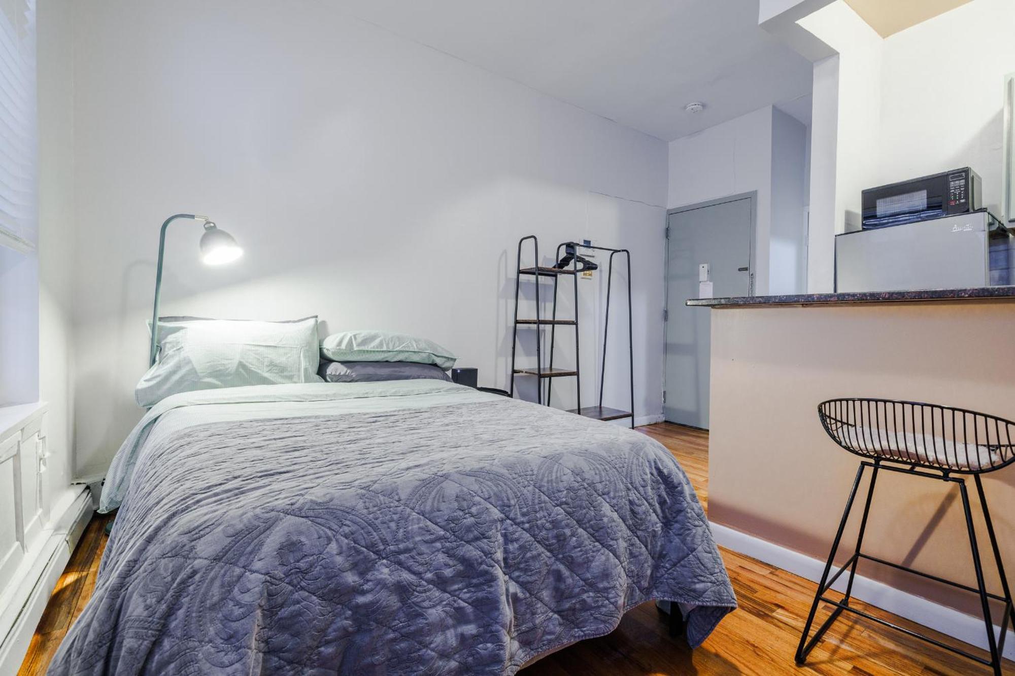 Apartment Park Side Living, Get Cozy!