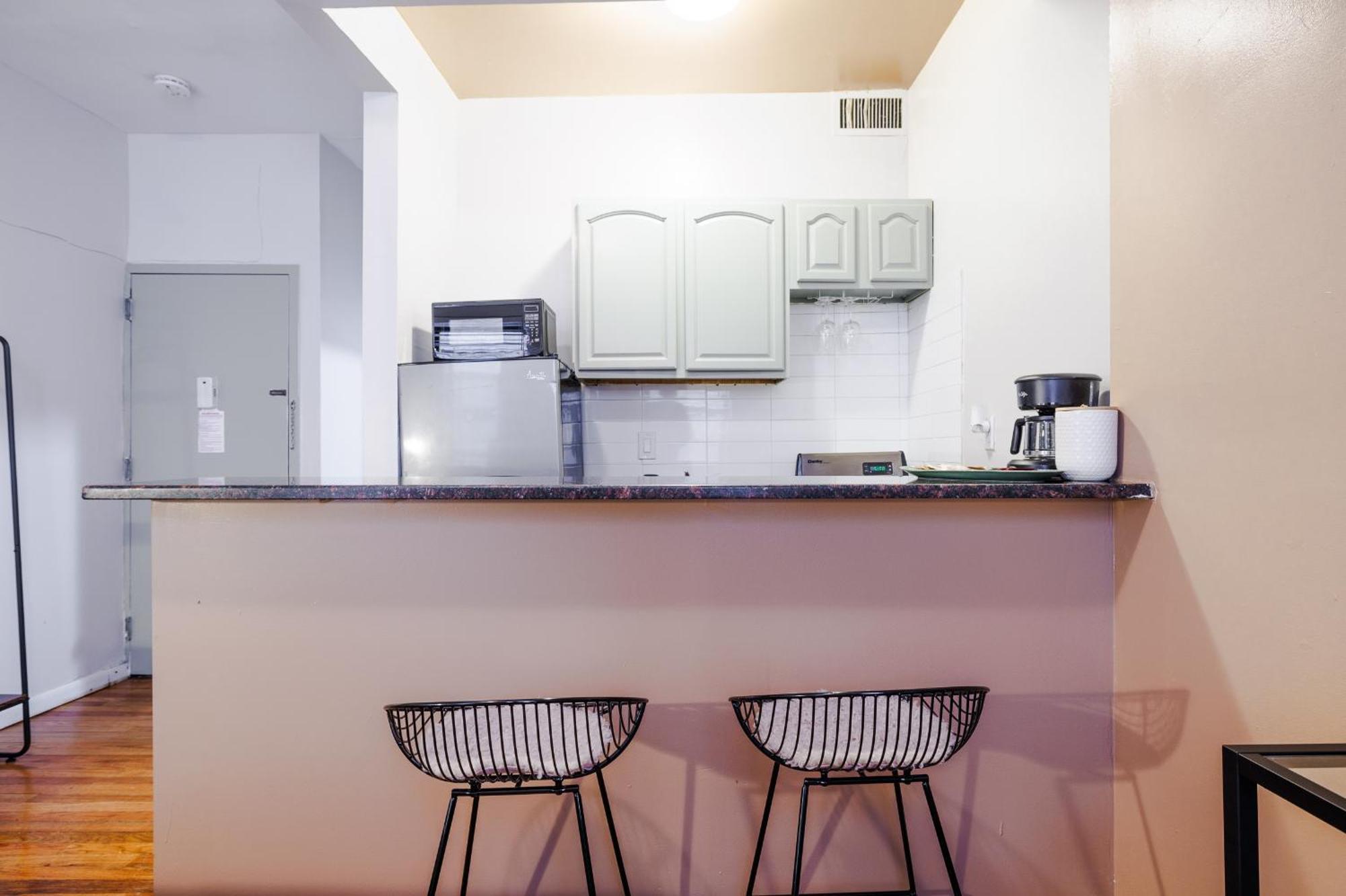 Apartment Park Side Living, Get Cozy!