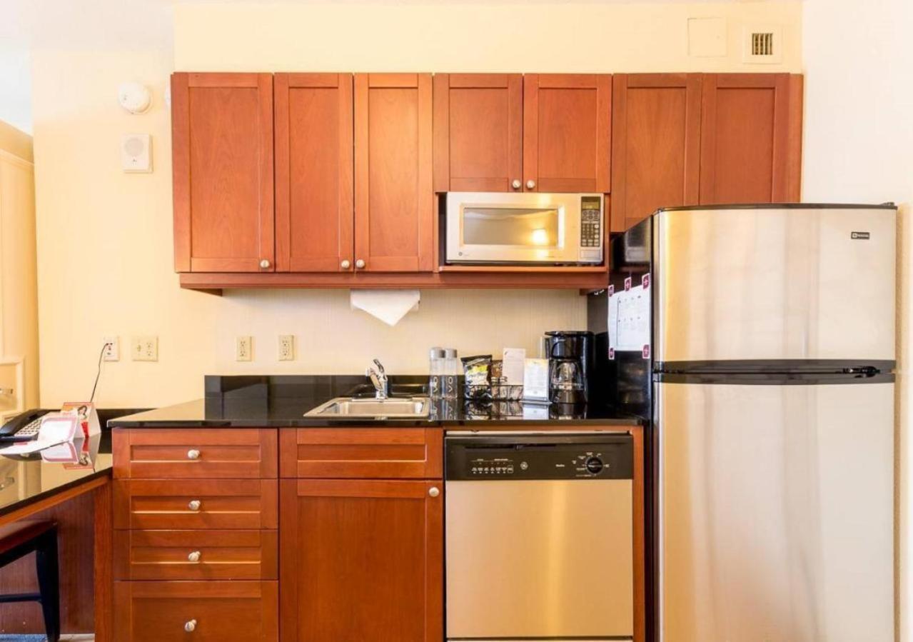 Spacious 1 Bedroom Unit In Prime Location * New York