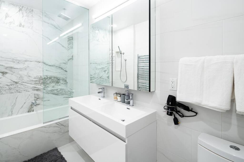 Luxury Full Floor Chelsea St 7 New York