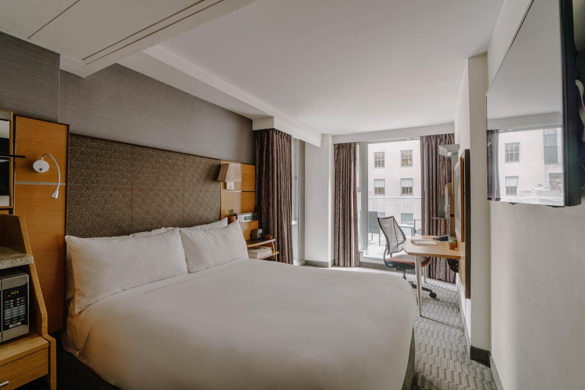 The Jewel Hotel, Hotel