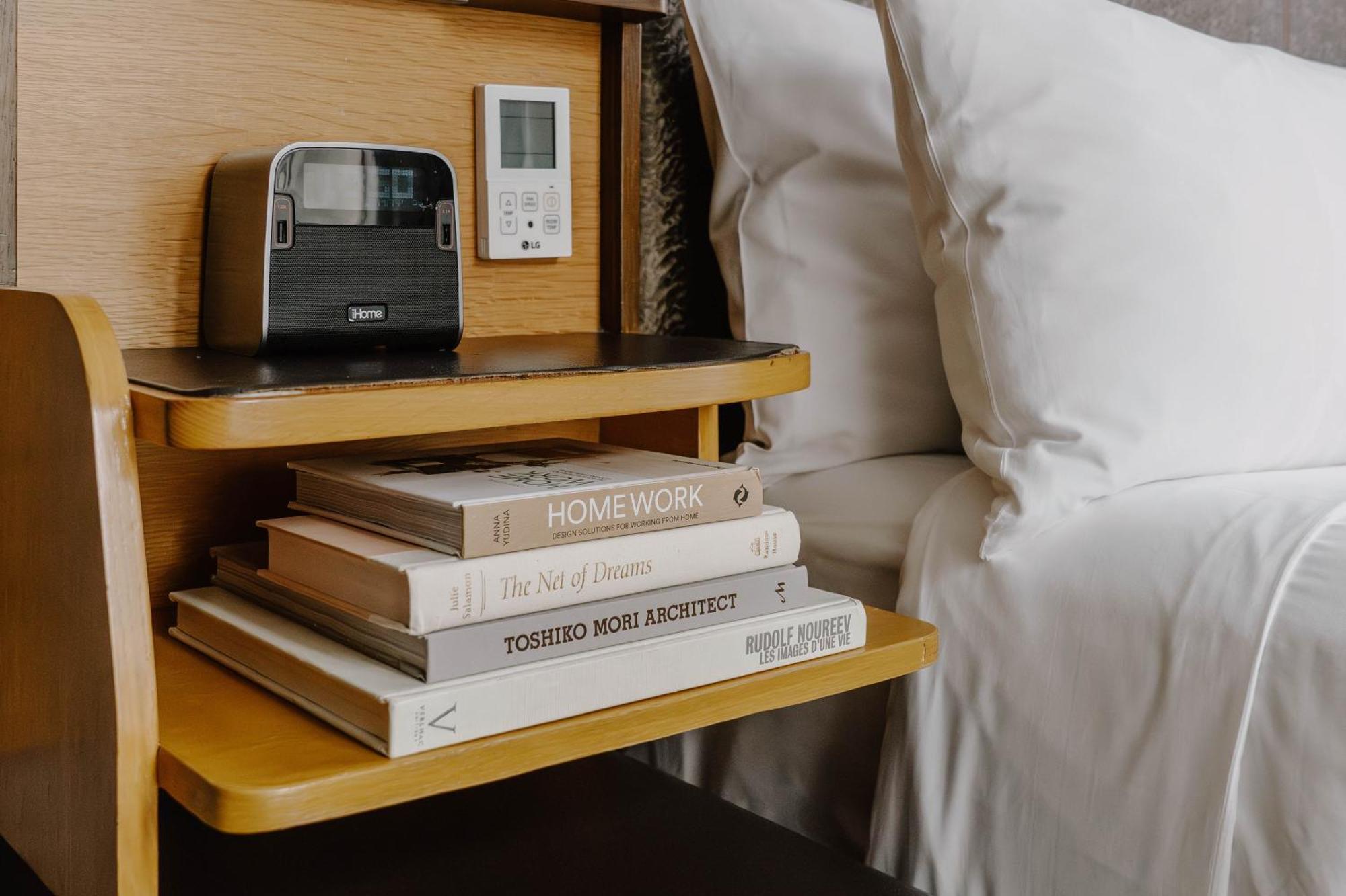 The Jewel Hotel, Hotel