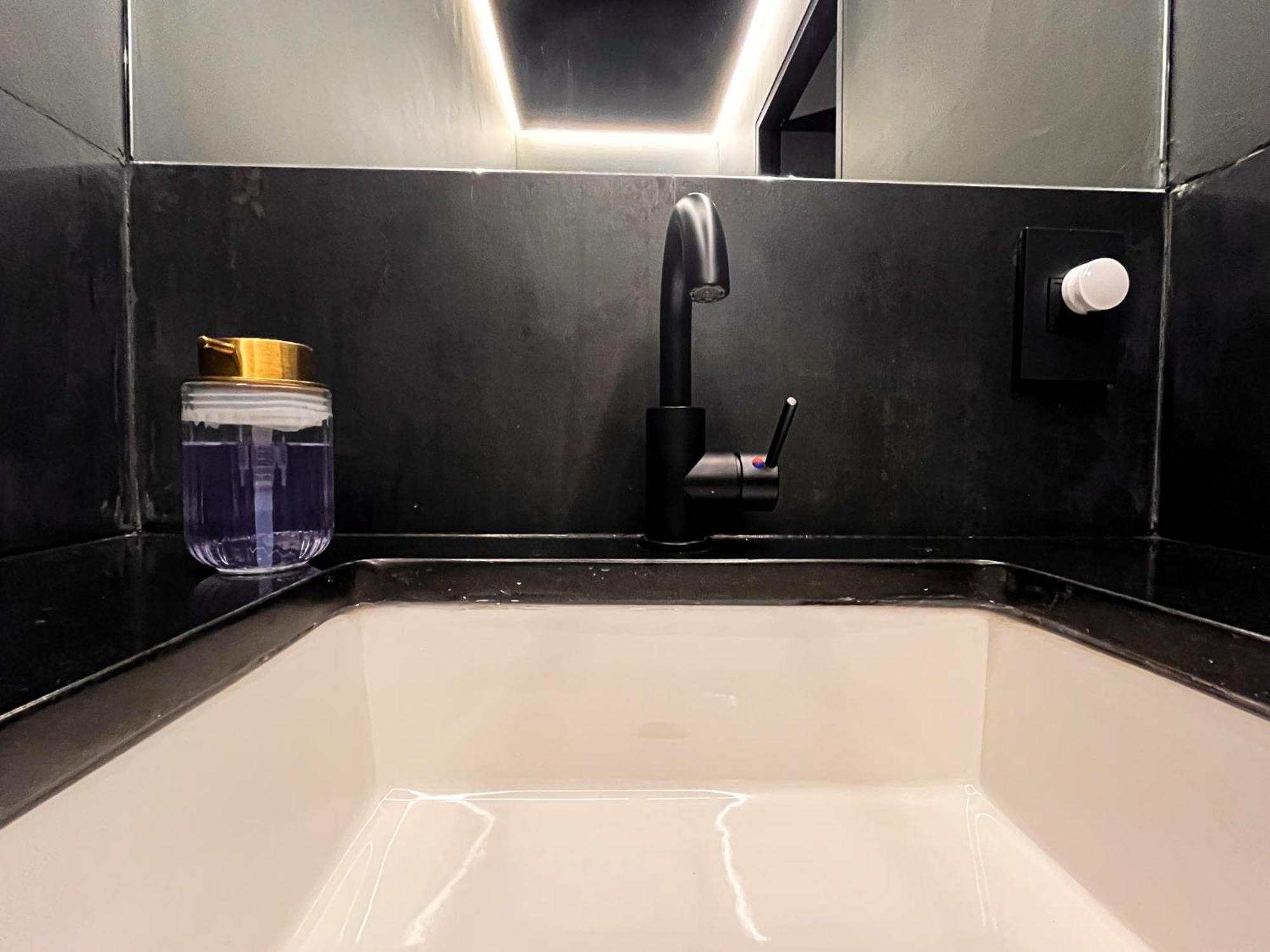 Modern, Charming, Spacious 3-bedroom Retreat In Brooklyn With Rem-casa