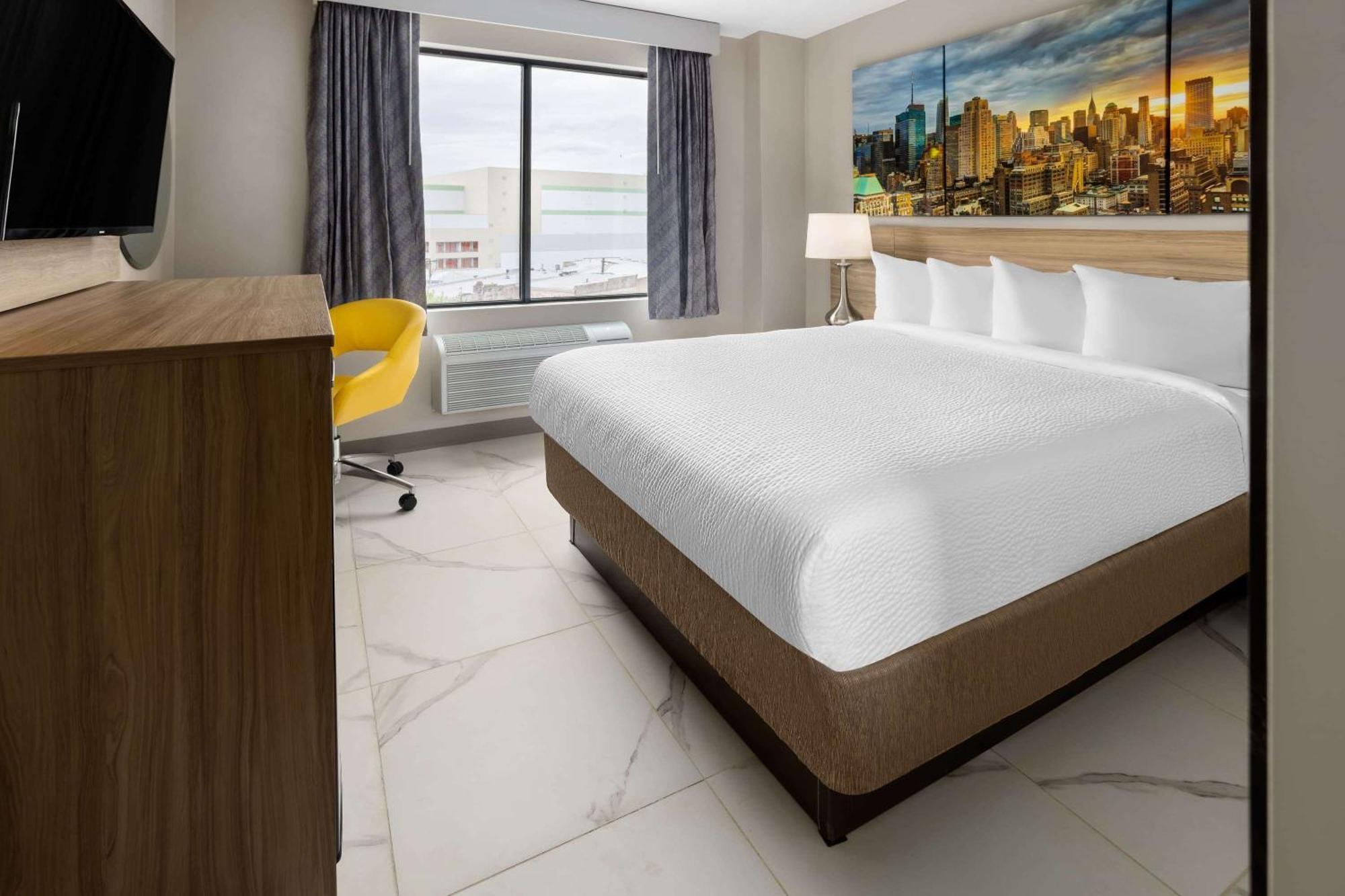 Days By Wyndham Staten Island Hotel