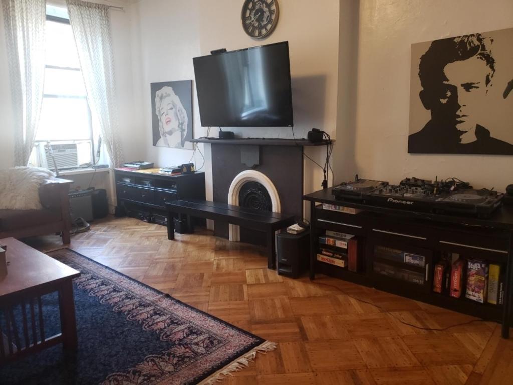 Private In East Village * New York