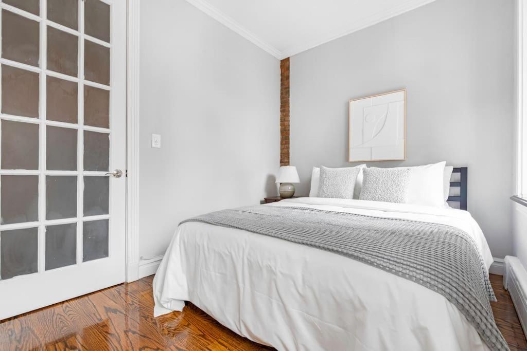 Gorgeous & Bright 3bdr & 1bth In Midtown Manhattan Apartment *