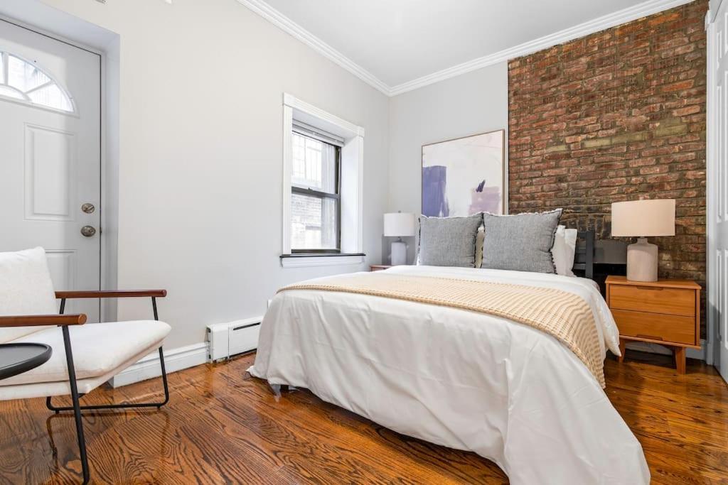 Gorgeous & Bright 3bdr & 1bth In Midtown Manhattan Apartment New York