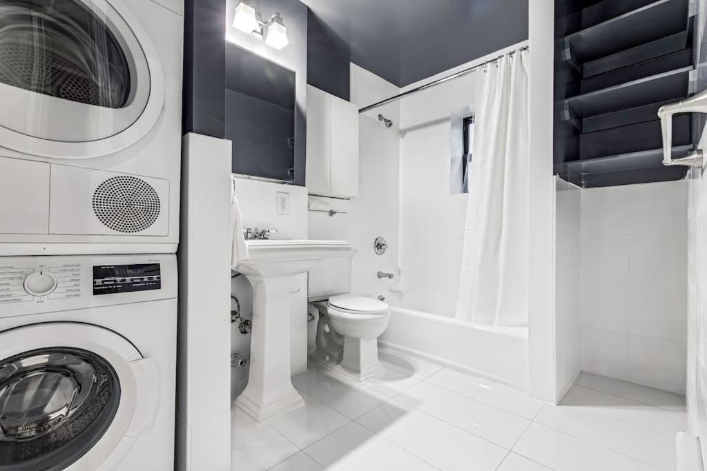 Gorgeous & Bright 3bdr & 1bth In Midtown Manhattan Apartment New York