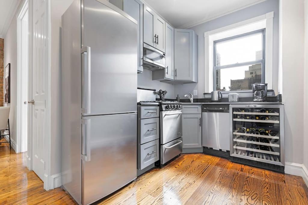 Gorgeous & Bright 3bdr & 1bth In Midtown Manhattan New York