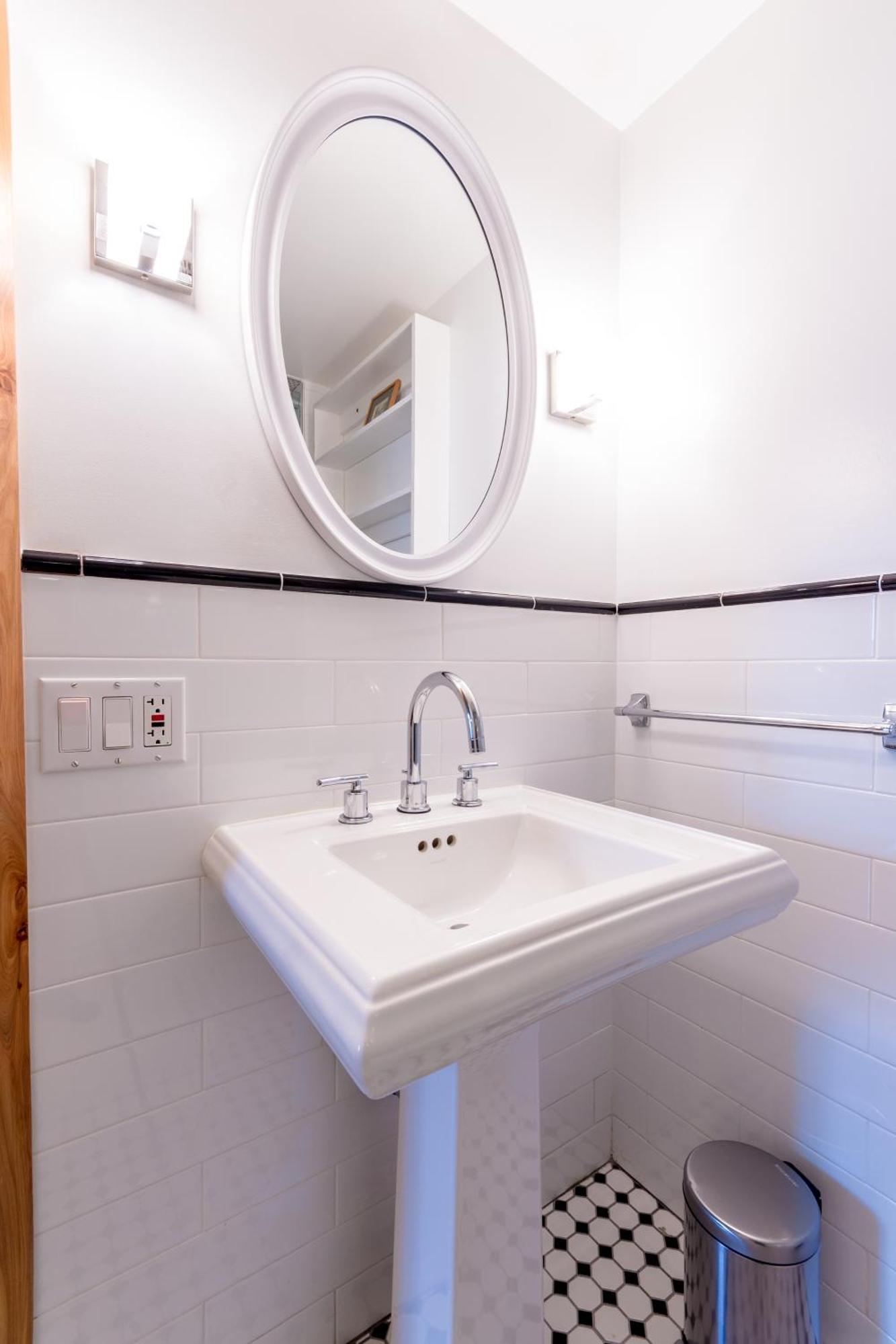 2 Bedrooms With One Private Bathroom In Lovely * New York