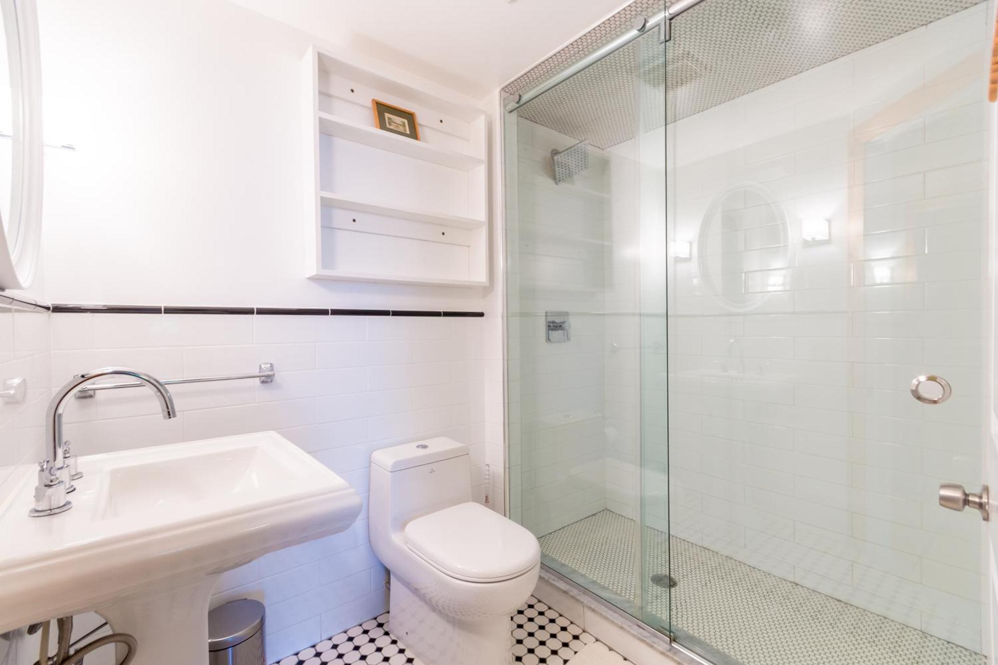 2 Bedrooms With One Private Bathroom In Lovely