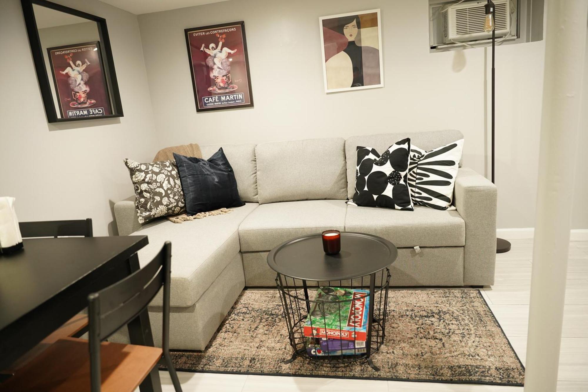 Cozy 2 Bedroom In A Lovely Forest Hills Neighborhood