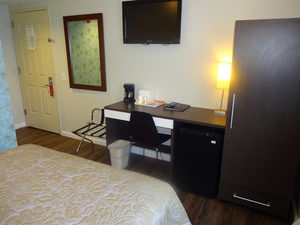 Super 8 By Wyndham Brooklyn / Park Slope Hotel 3*