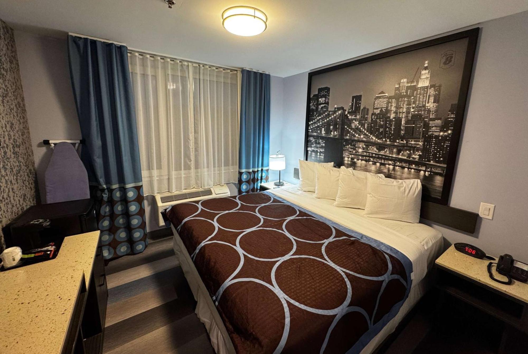 Super 8 By Wyndham Brooklyn Fulton Street Broadway Junction Hotel 2*