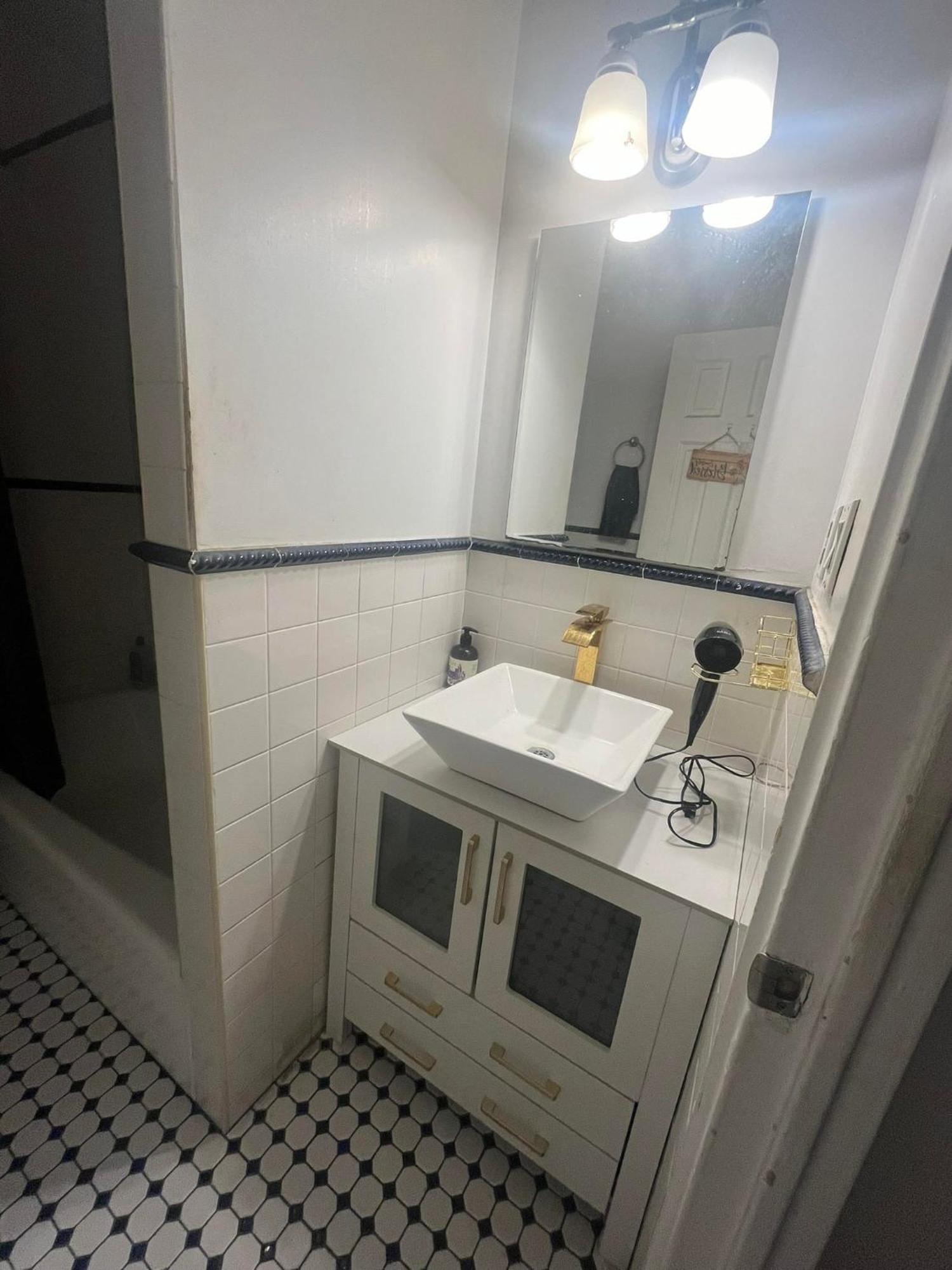 2 Large Bedrooms In Rego Park Apartment New York