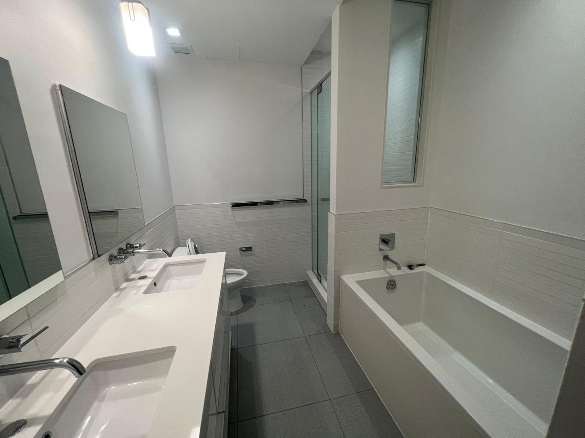 Luxury 2 Bd Unit In Financial District