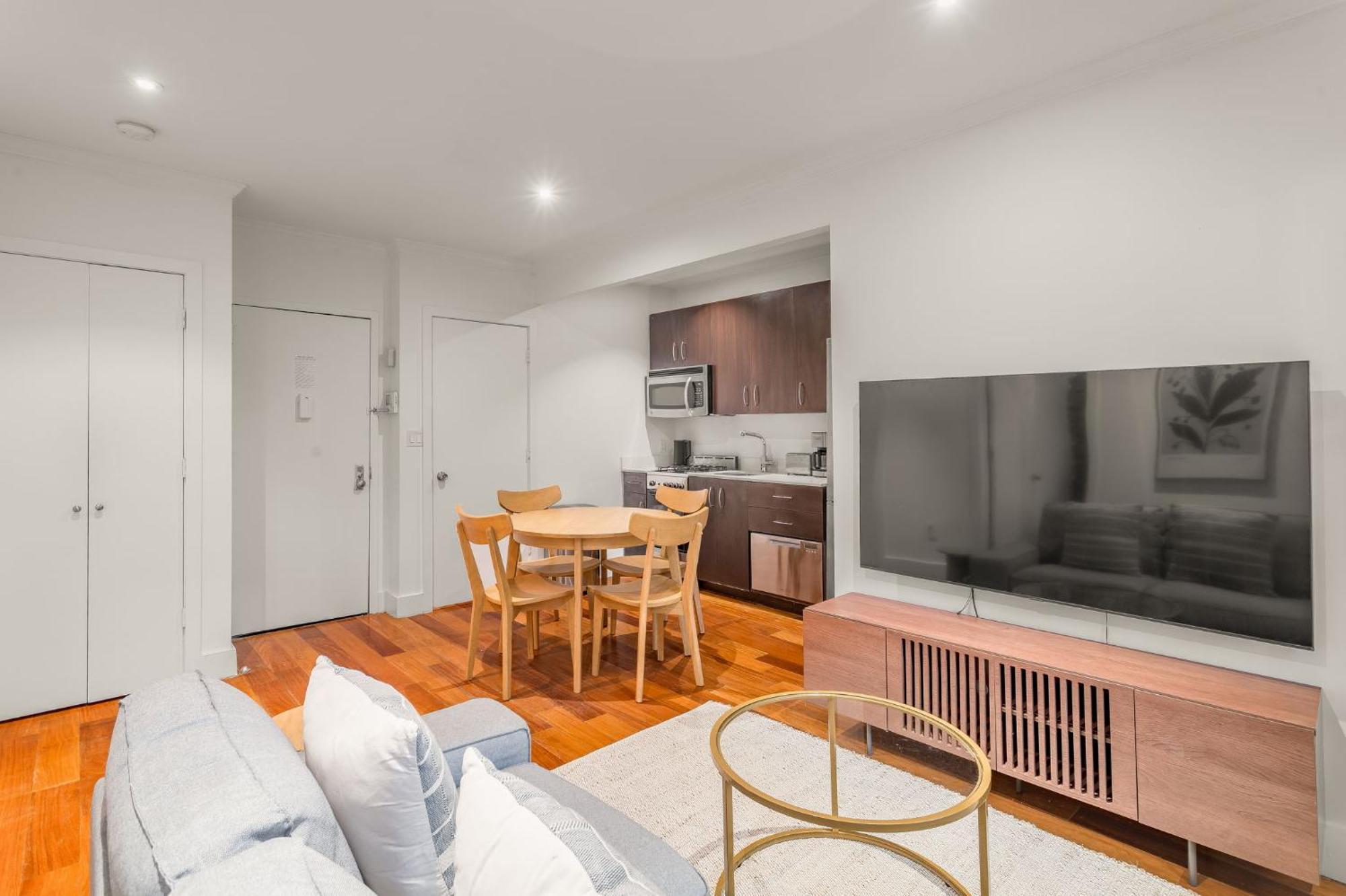 Apartment East Village Escape With 3bd 2ba Near Tompkins Square Park *