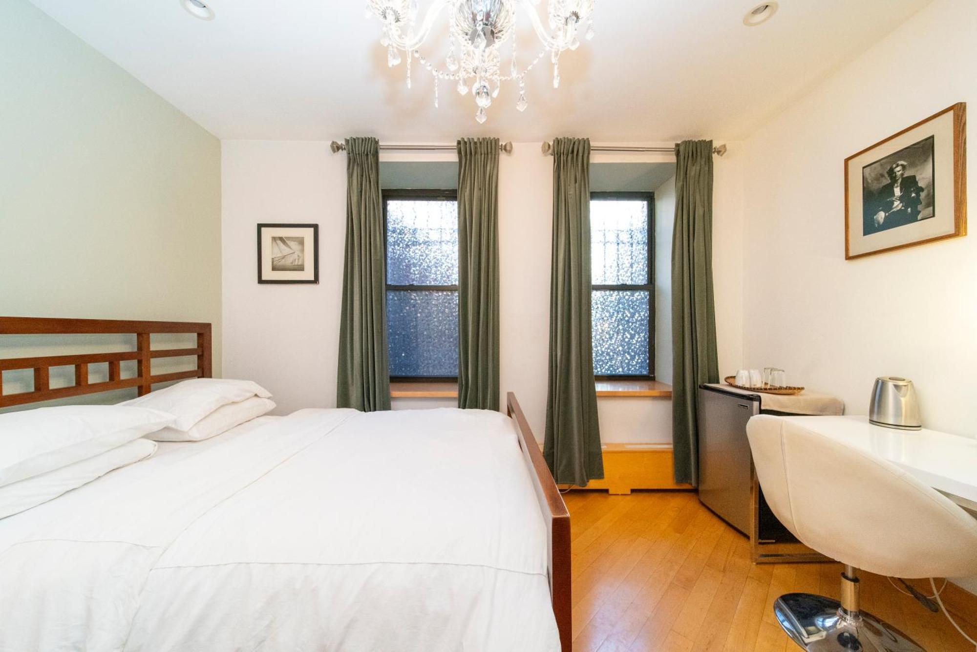 2 Bedrooms With One Private Bathroom In Lovely New York