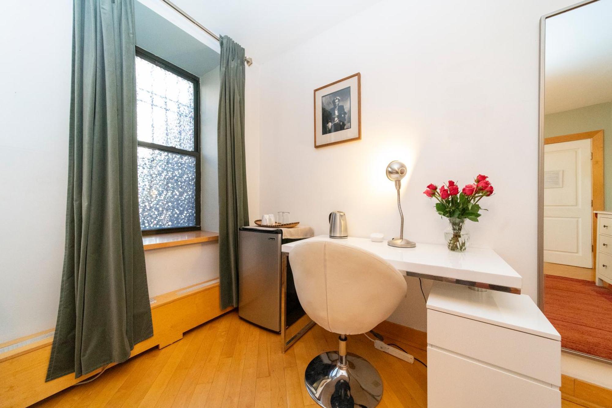 2 Bedrooms With One Private Bathroom In Lovely * New York