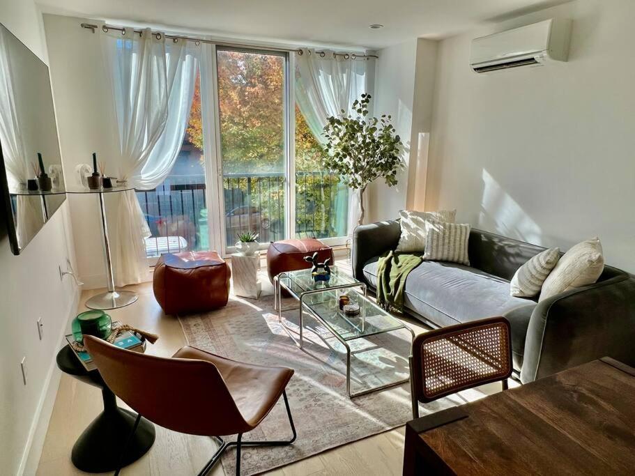 Bright+lovely /beautiful Street Appartement *