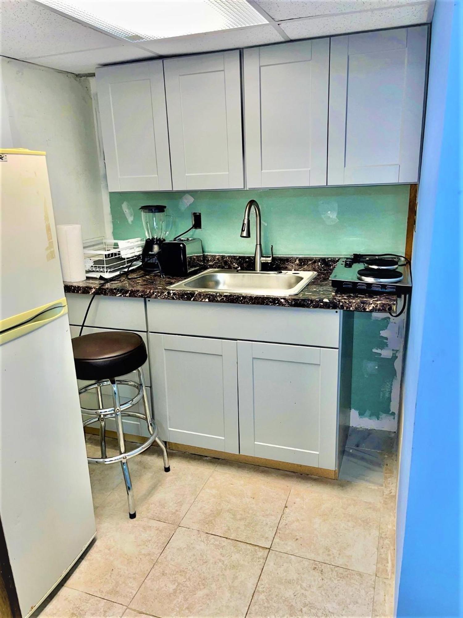 Lga Airport Near, Walk In Bsmt In A Private House! Apartment *