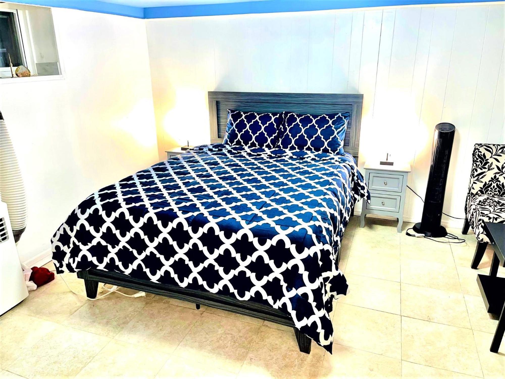 Lga Airport Near, Walk In Bsmt In A Private House!