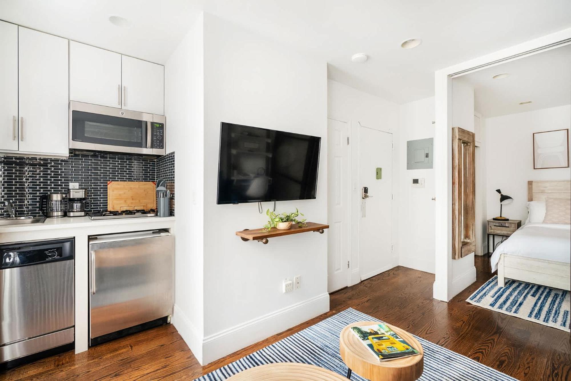 Apartment 69-3a Prime Les Modern Brand New 1br *