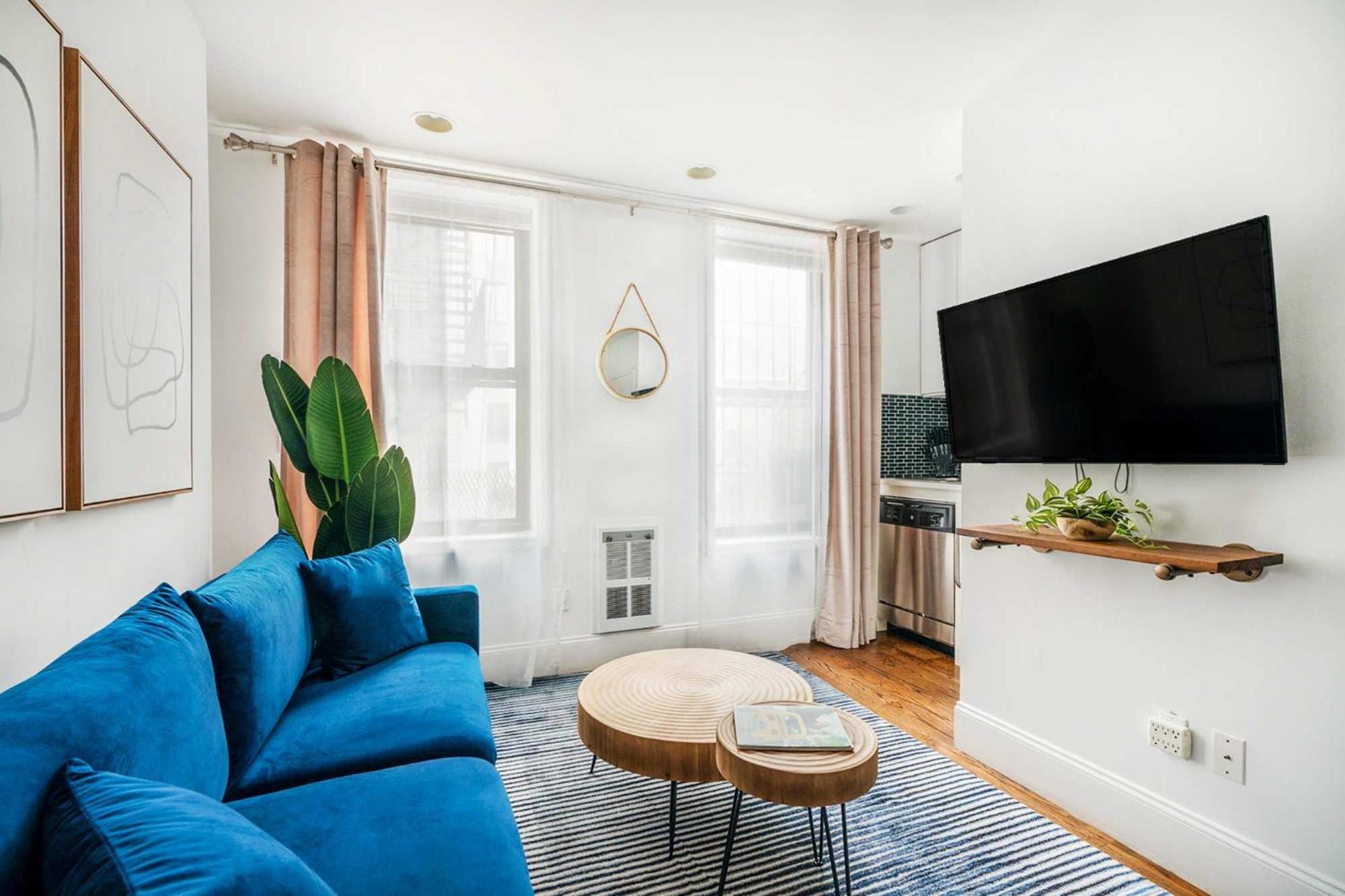 69-3a Prime Les Modern Brand New 1br *