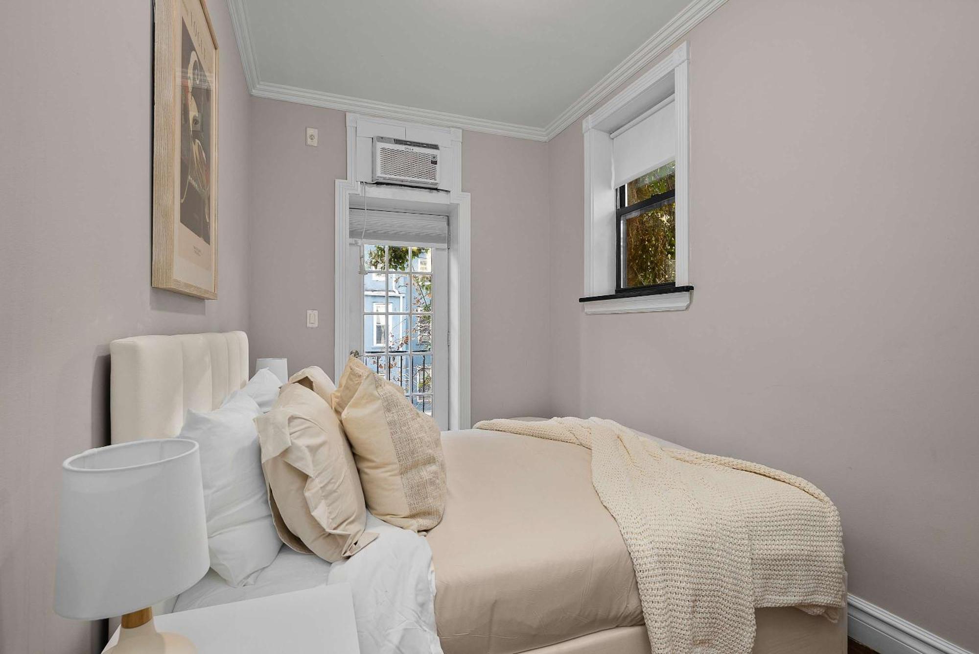 Vintage Manhattan In Trendy Murray Hill