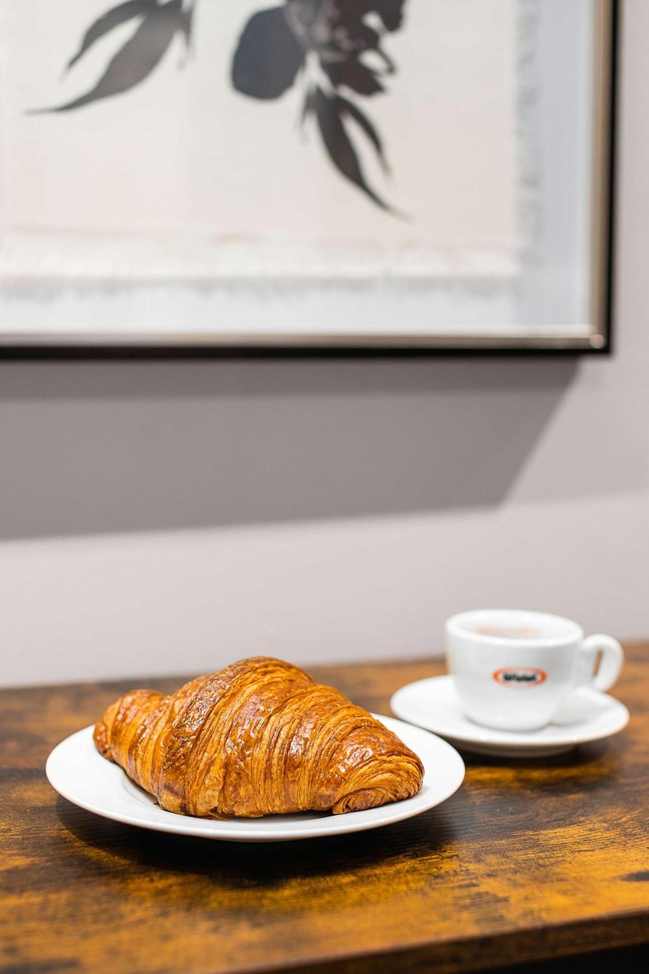 Vintage Manhattan In Trendy Murray Hill Apartment