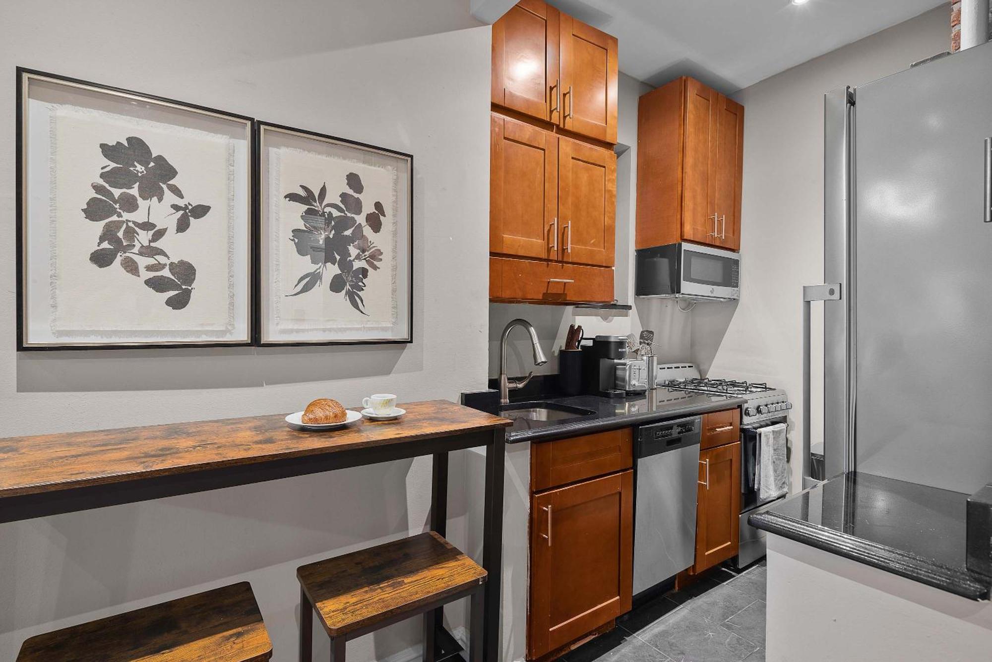 Vintage Manhattan In Trendy Murray Hill