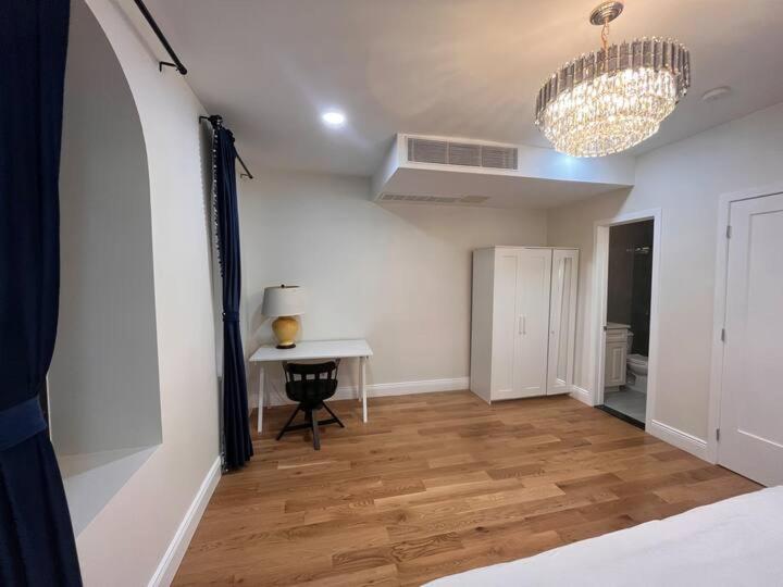 Little Manhattan Near Time Square * New York