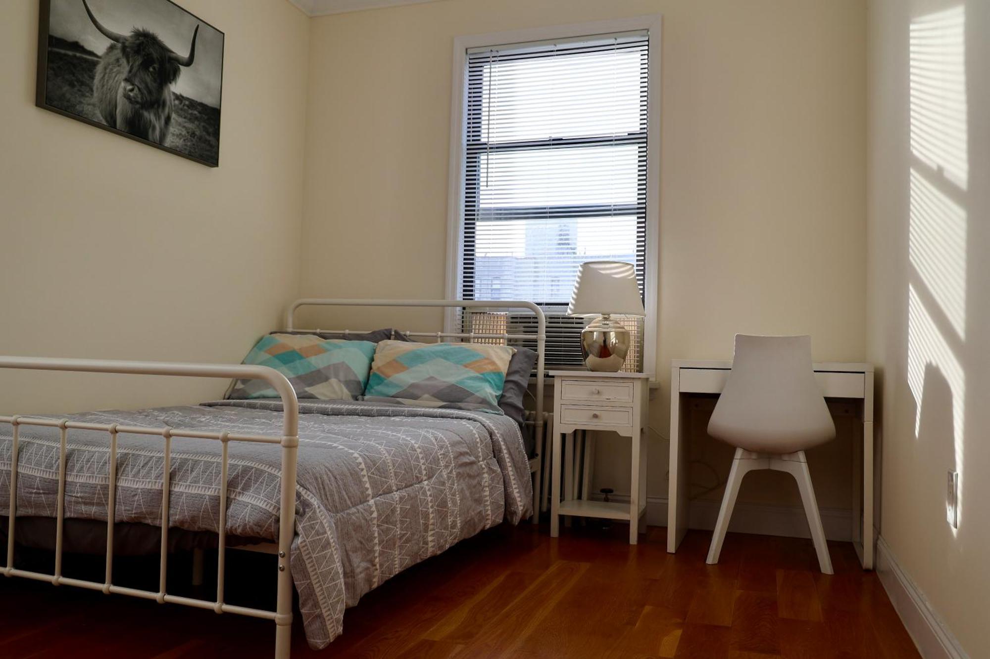 Apartment Modern 4 Bedroom In *