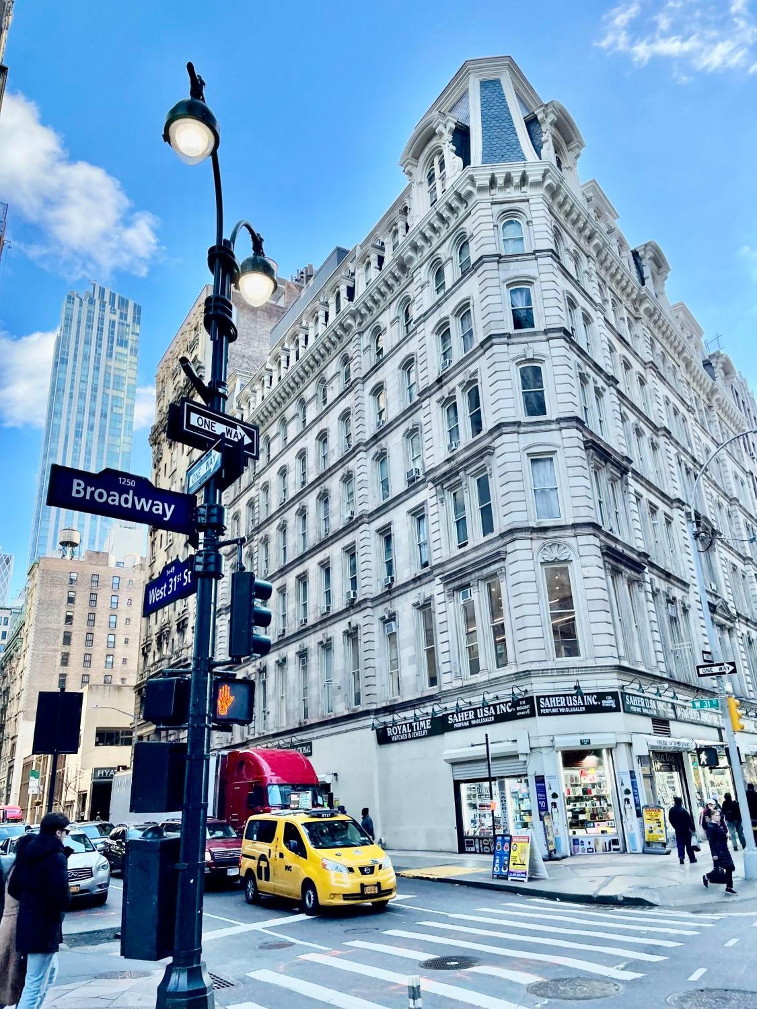 Nest With Kitchenette 3* New York