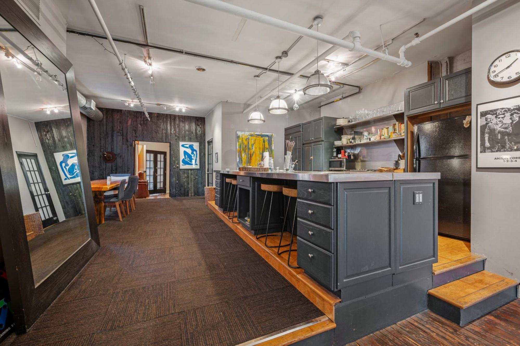 Soho Fancy 4 Bedroom 2000 Square Feet Loft Apartment