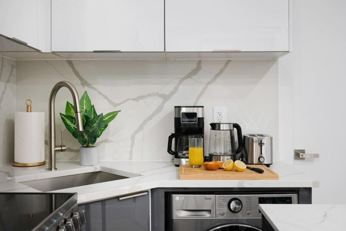 317-2a Sleek Modern 1br Ues W&d