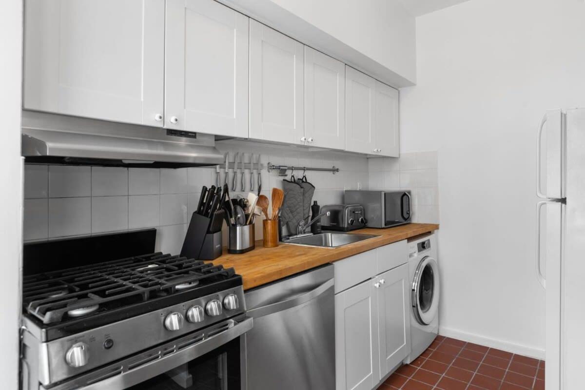 Chelsea Canvas Iii By Rove Travel Charming 2br Gem Apartment New York