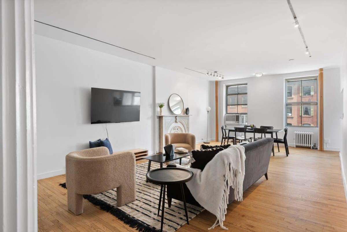 Chelsea Canvas Iii By Rove Travel Charming 2br Gem Apartment