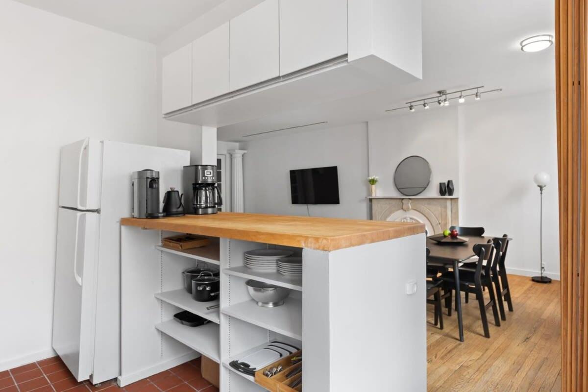 Chelsea Canvas Iii By Rove Travel Charming 2br Gem Apartment New York