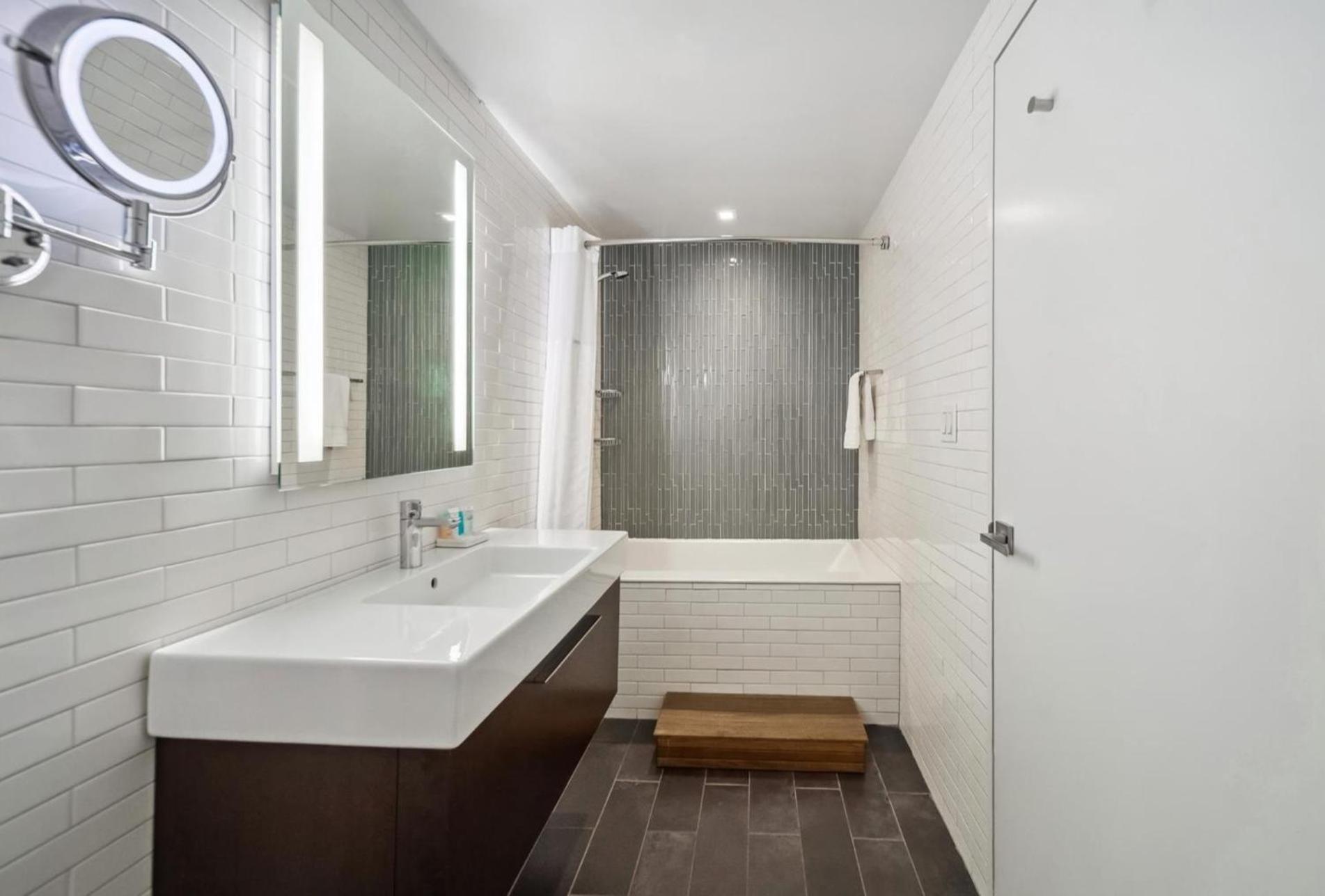 Lexington Plaza Hotel