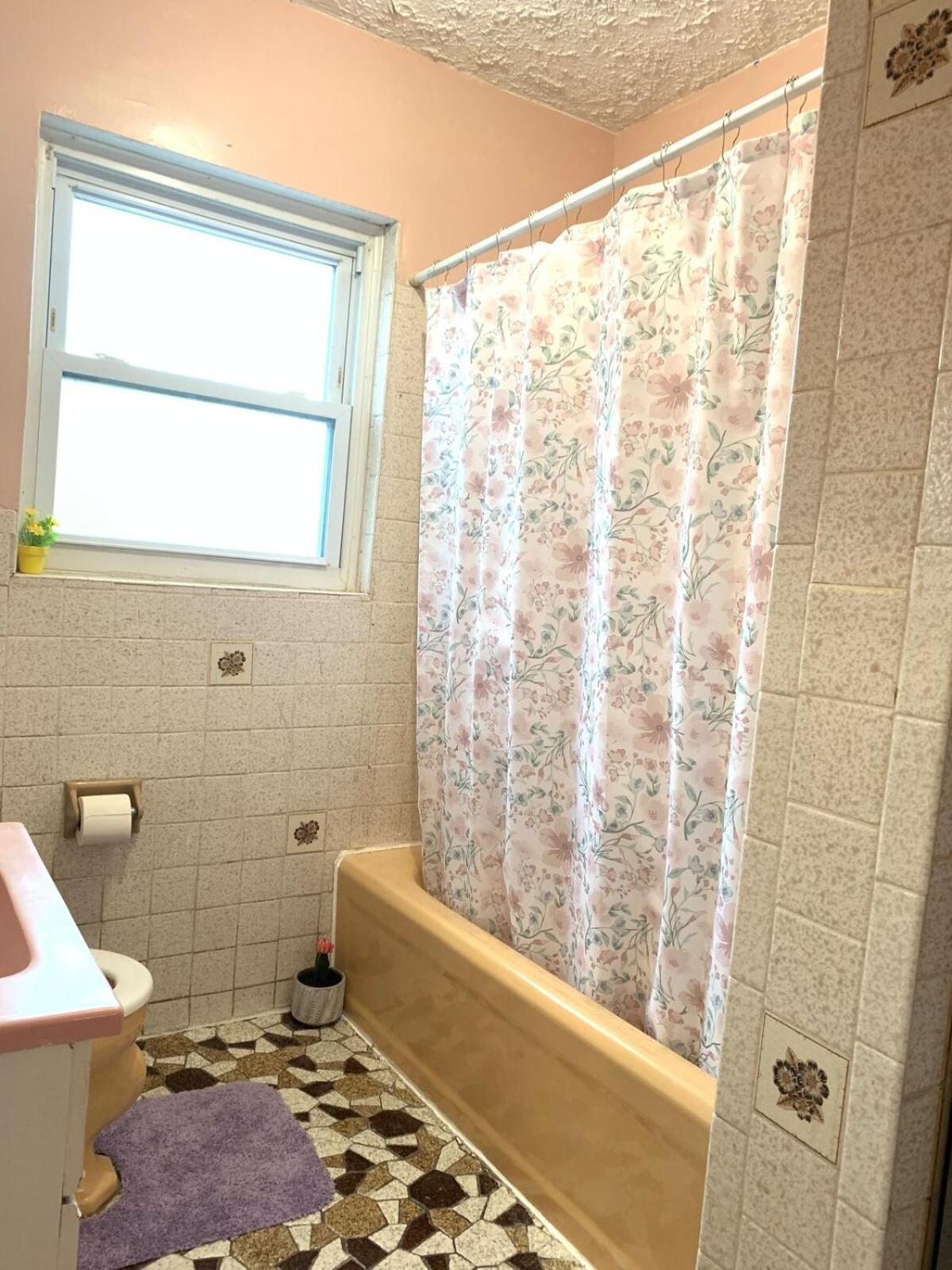 Cheerful 2 Bed In Heart Of Queens