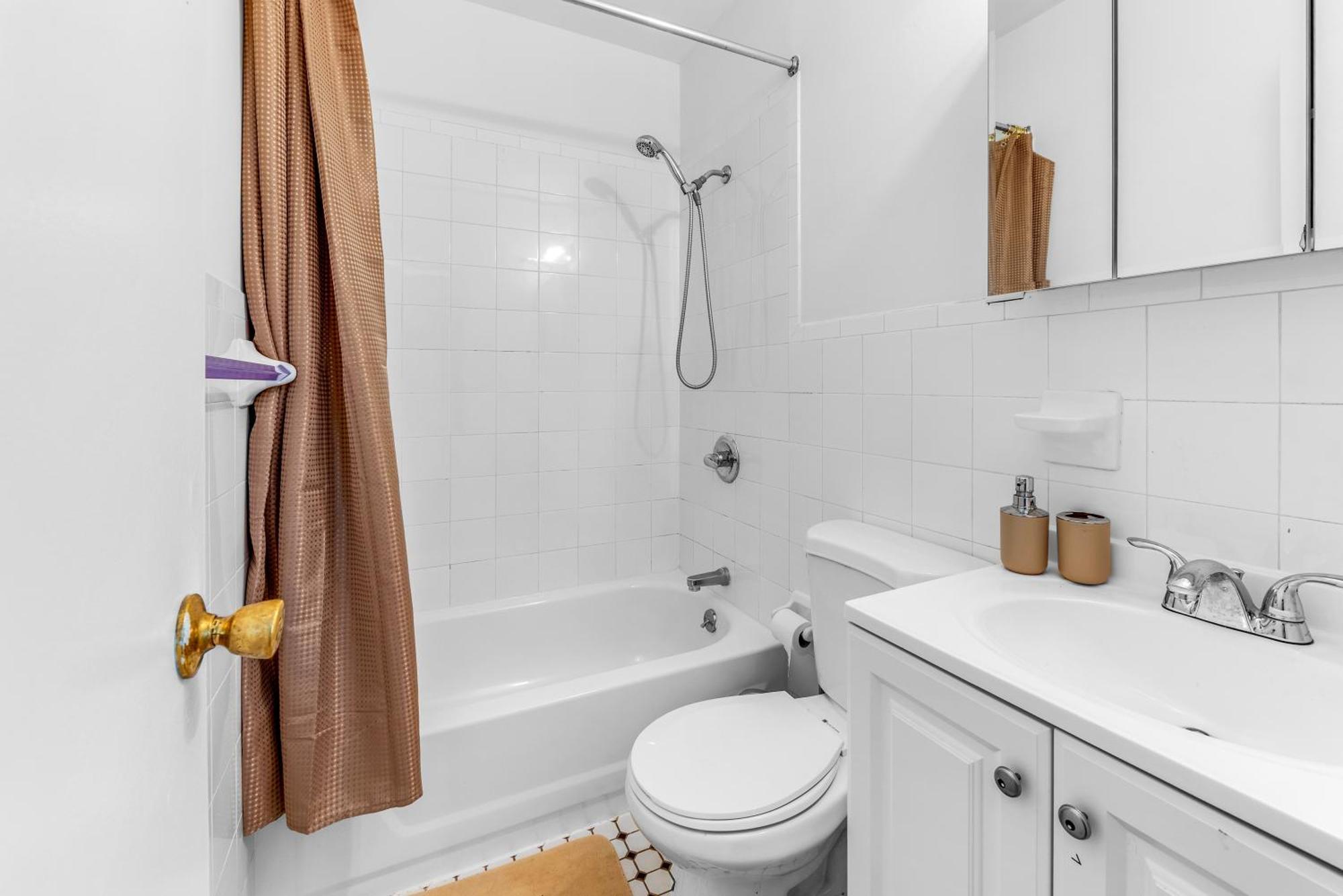 Chic Sunny Retreat In Park Slope
