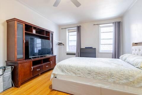 2 Large Bedrooms In Rego Park
