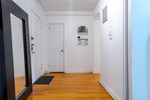 2 Large Bedrooms In Rego Park Apartment *