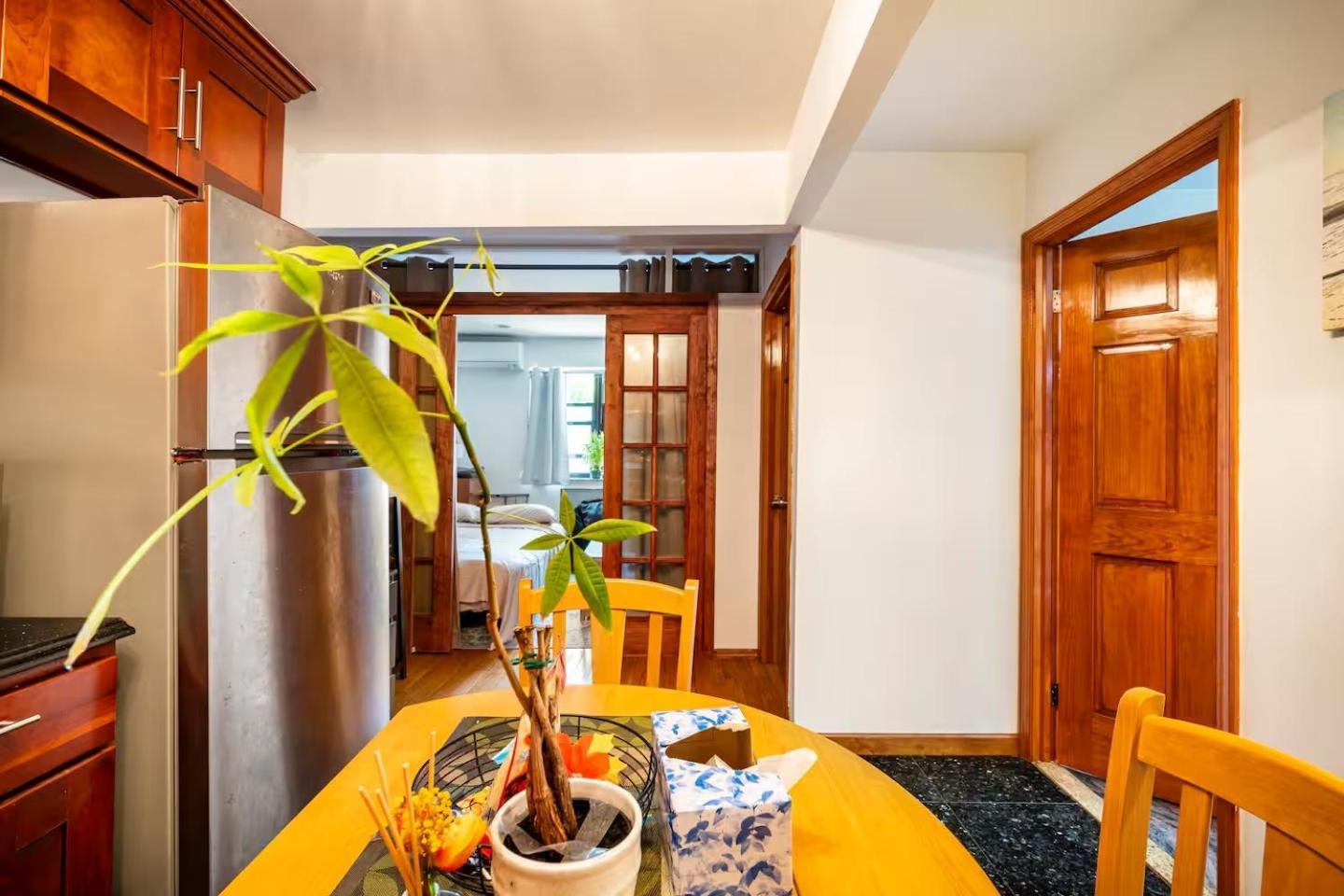 Location In Queens, Everything Is Near By, Private Room, Laguardia Airport 10min Homestay New York