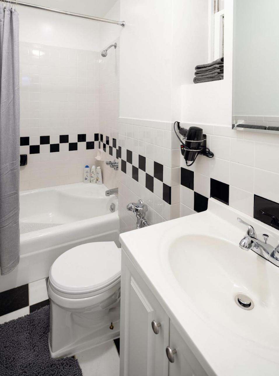 Cozy In The Upper East Side New York