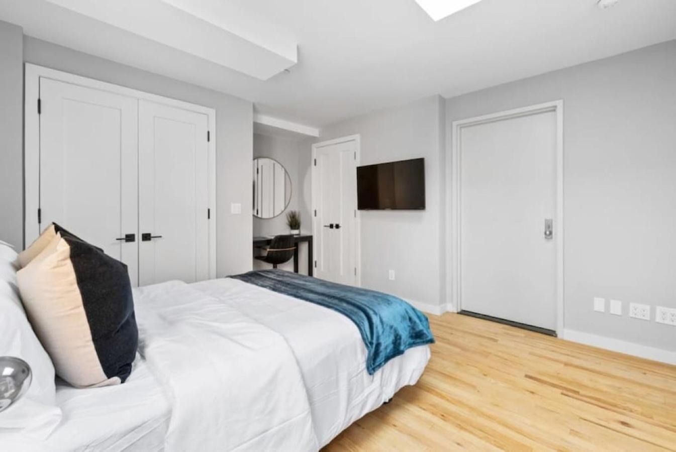 3br Penthouse With Massive Private Rooftop Apartment *