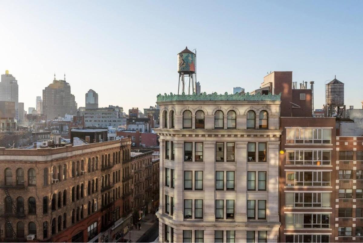 Doorman! High Floor! Views! Elevator! Free Gym! Apartment